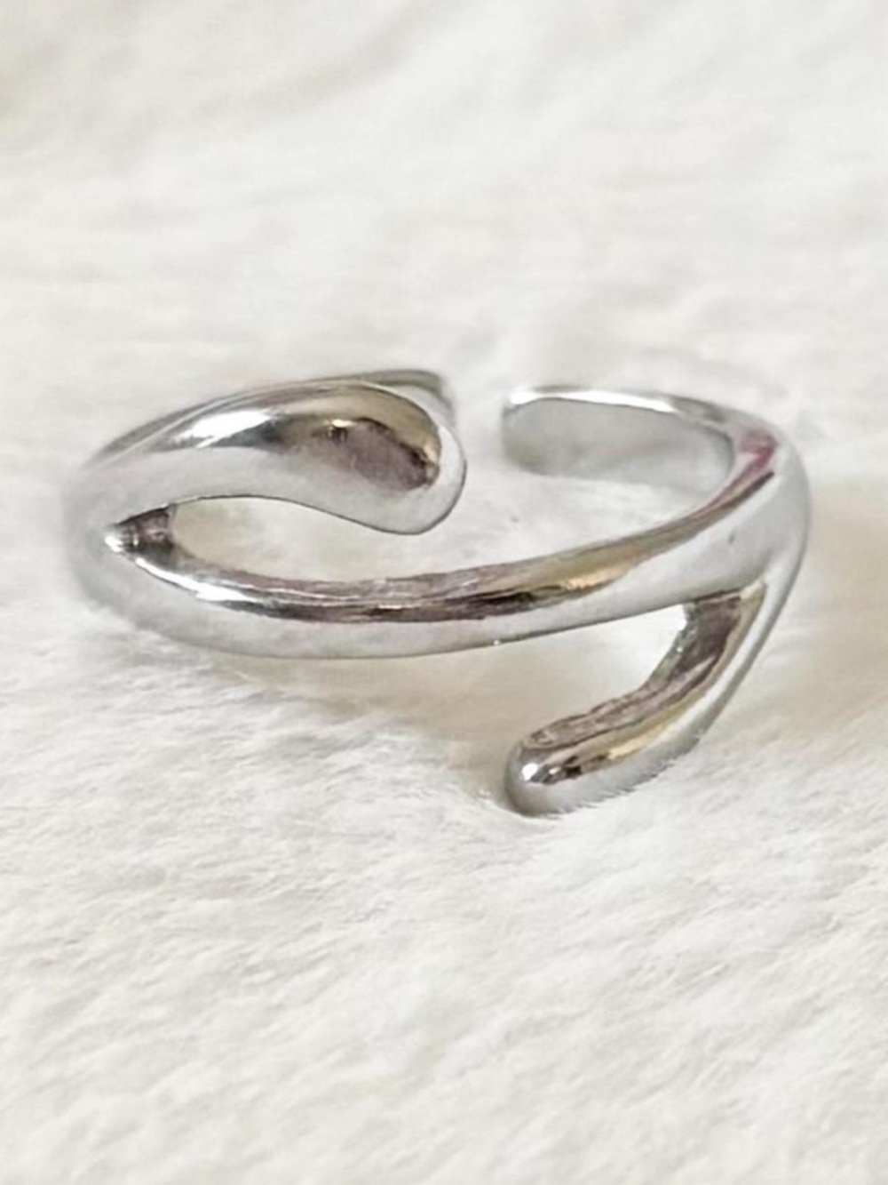 5/$15 🩷 MUST BUNDLE Sleek Open Silver-Tone Wrap Ring